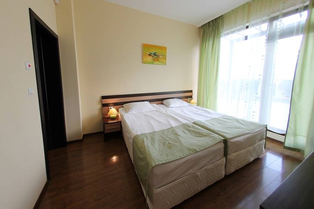 One Bedroom Apartments, Topola Skies 4*