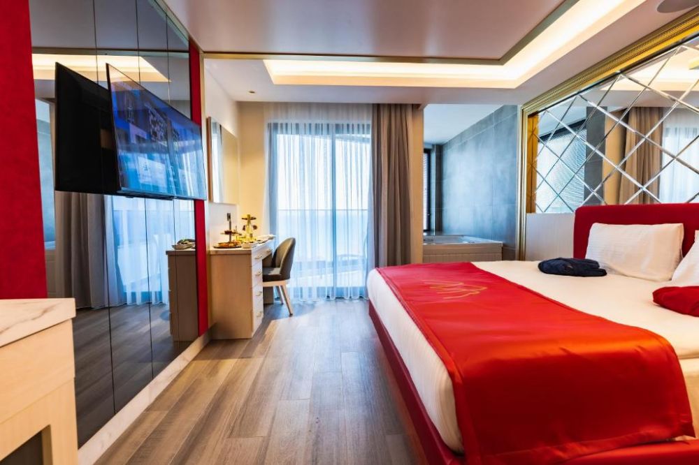 Deluxe Suite Partial Sea View, Granada Luxury Red (Only Adult +16) 5*