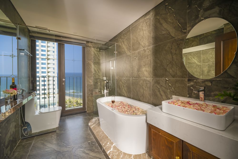 Suite SV, Golden Lotus Luxury 4*