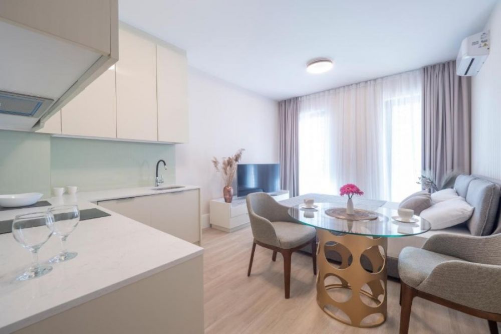 Studio Apartment with French Balcony Sea Side View, Casa Al Mare Residence 4*