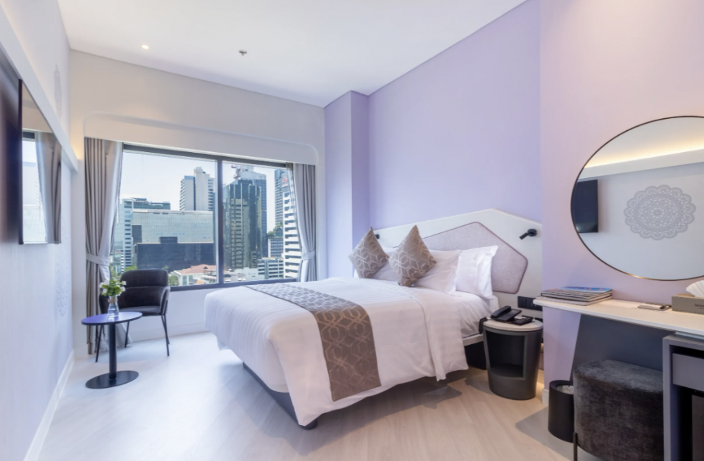 Deluxe, Queensland Hotel Bangkok 4*