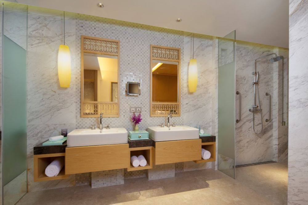 Deluxe Room GV, Thousand Cranes Sanya Yazhou Bay,Curio Collection by Hilton 5*