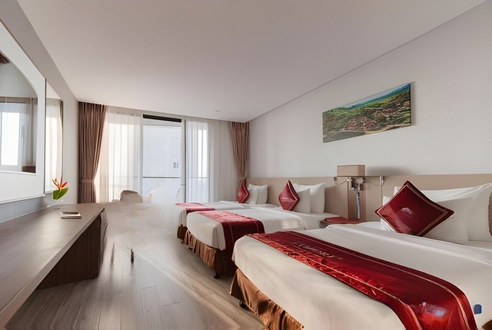 Senior Deluxe City View TRPL/QDRPL, LeMore Hotel Nha Trang 4*