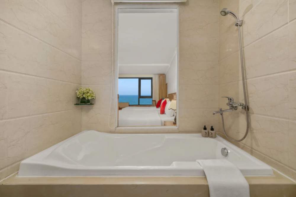 Suite Triple, Serene Beach Hotel Danang 4*