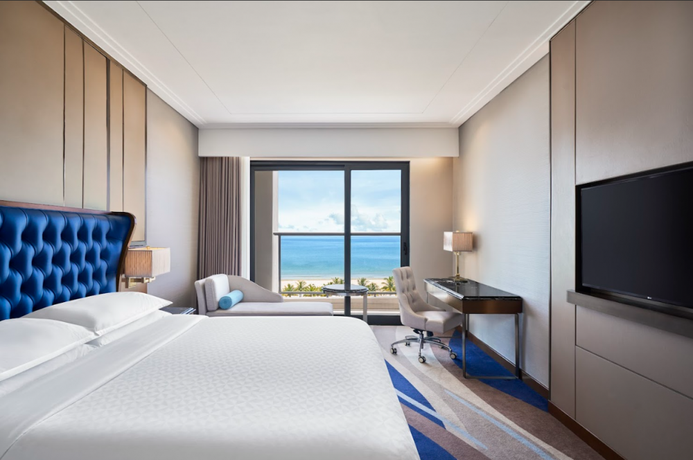 Deluxe/Premium Deluxe King OV, Four Points by Sheraton Danang 5*