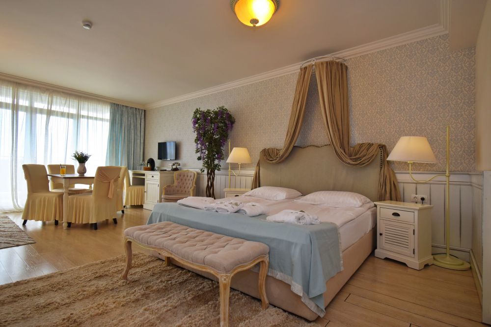 Studio, Therma Palace 5*