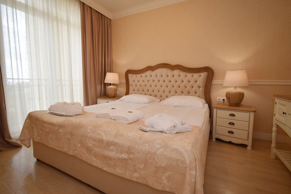 APP Standart, Therma Palace 5*