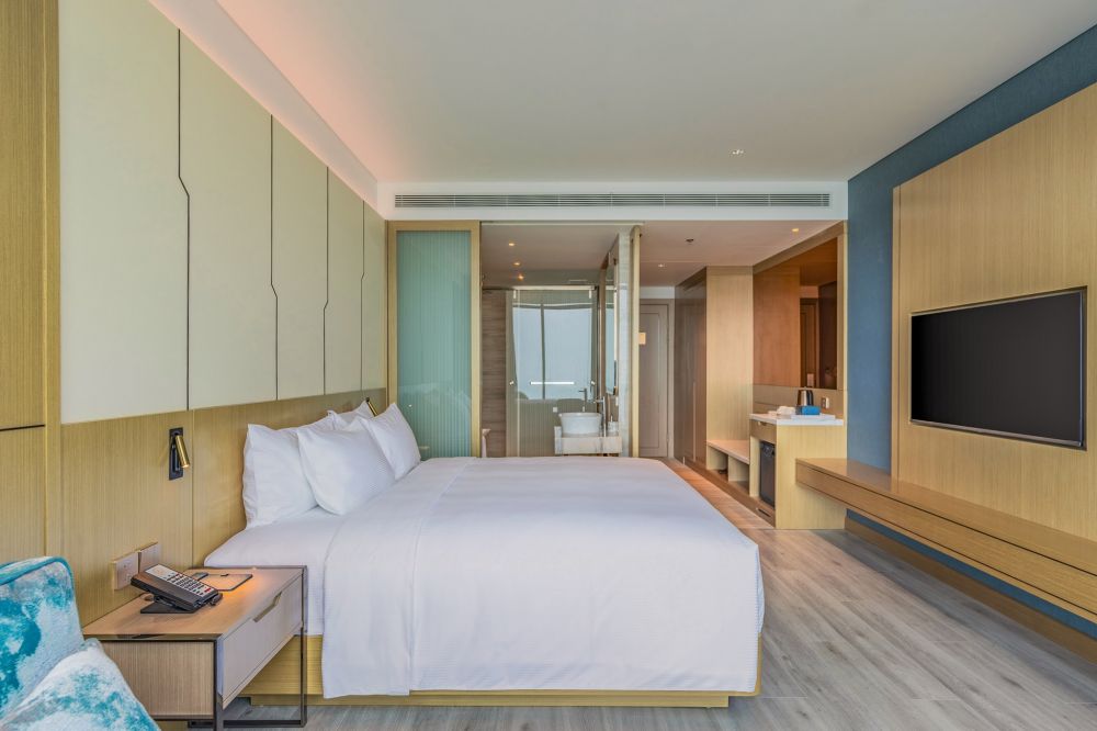 Premier Deluxe Partial Sea View, Awaken Danang 5*