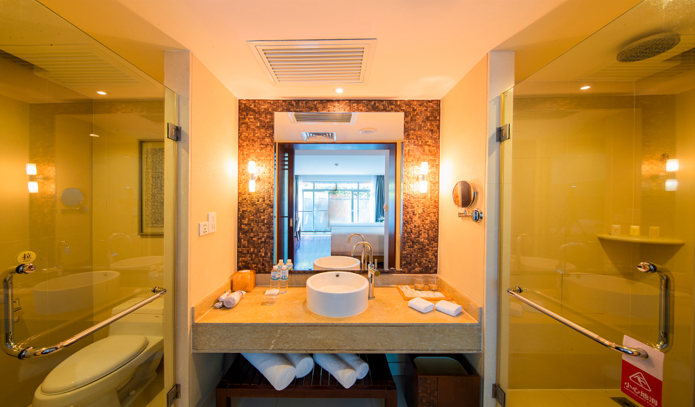 Town House Standard Room (balcony blocked by a wall), Huayu Resort & Spa Yalong Bay Sanya 5*