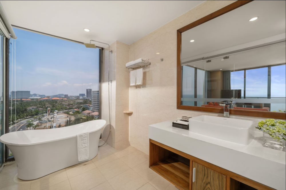 Premium, Yarra Ocean Suites Danang 4*