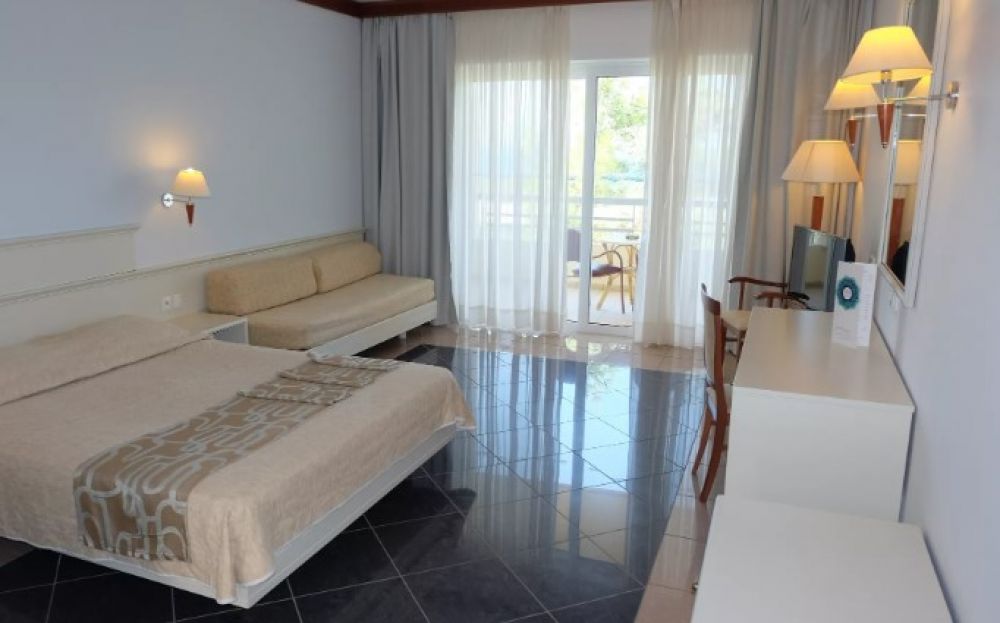 Standard, Kipriotis Maris Suites 5*