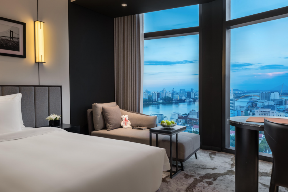 Standard, Crowne Plaza Danang City Center 5*