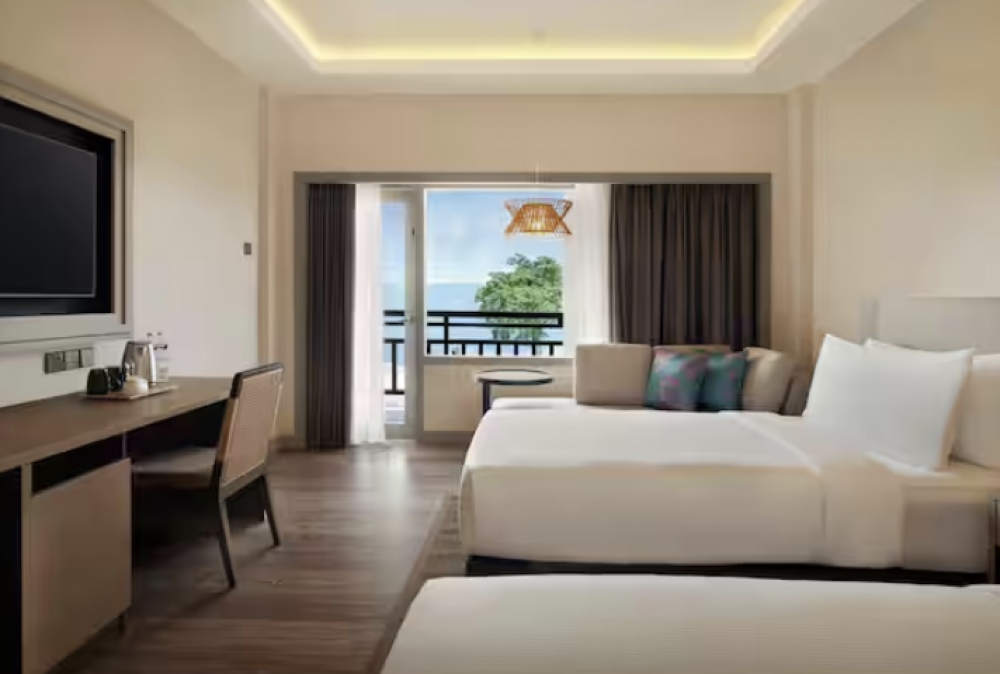 Guest Room Sea View with Balcony, DoubleTree by Hilton Damai Laut Resort 4+