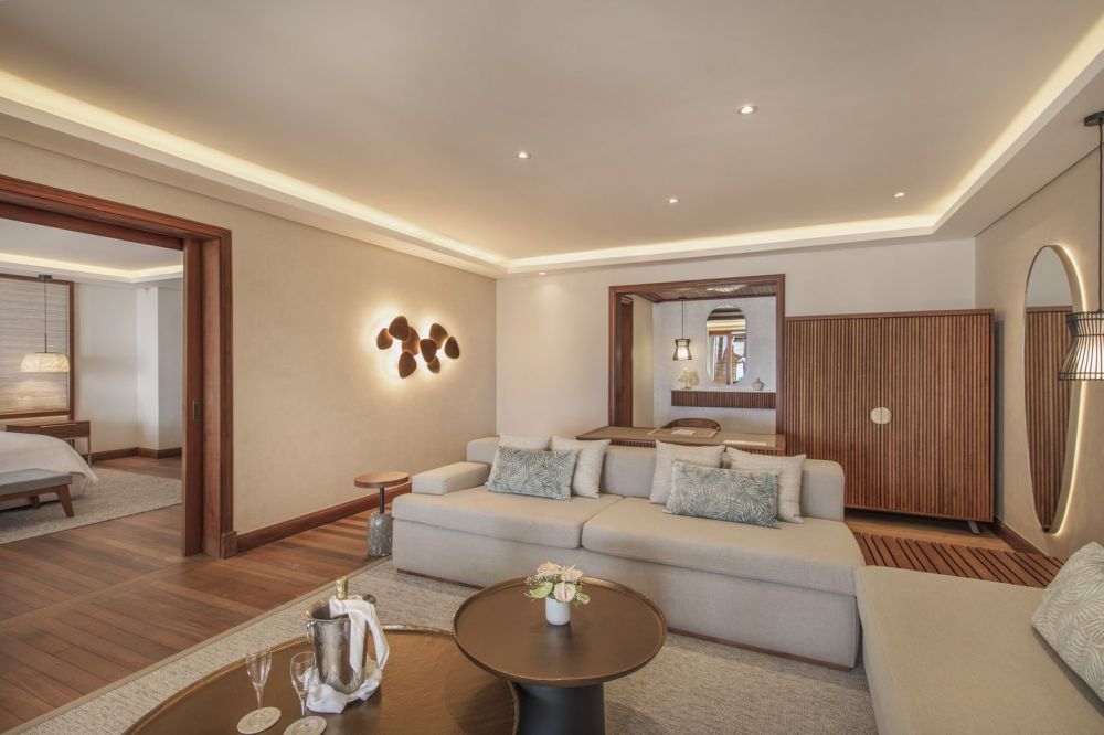 Senior Suite Beachfront, Paradis Beachcomber Golf Resort & Spa 5*