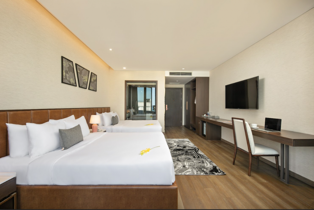 Family Room with Balcony, Golden Lotus Grand Hotel 4*