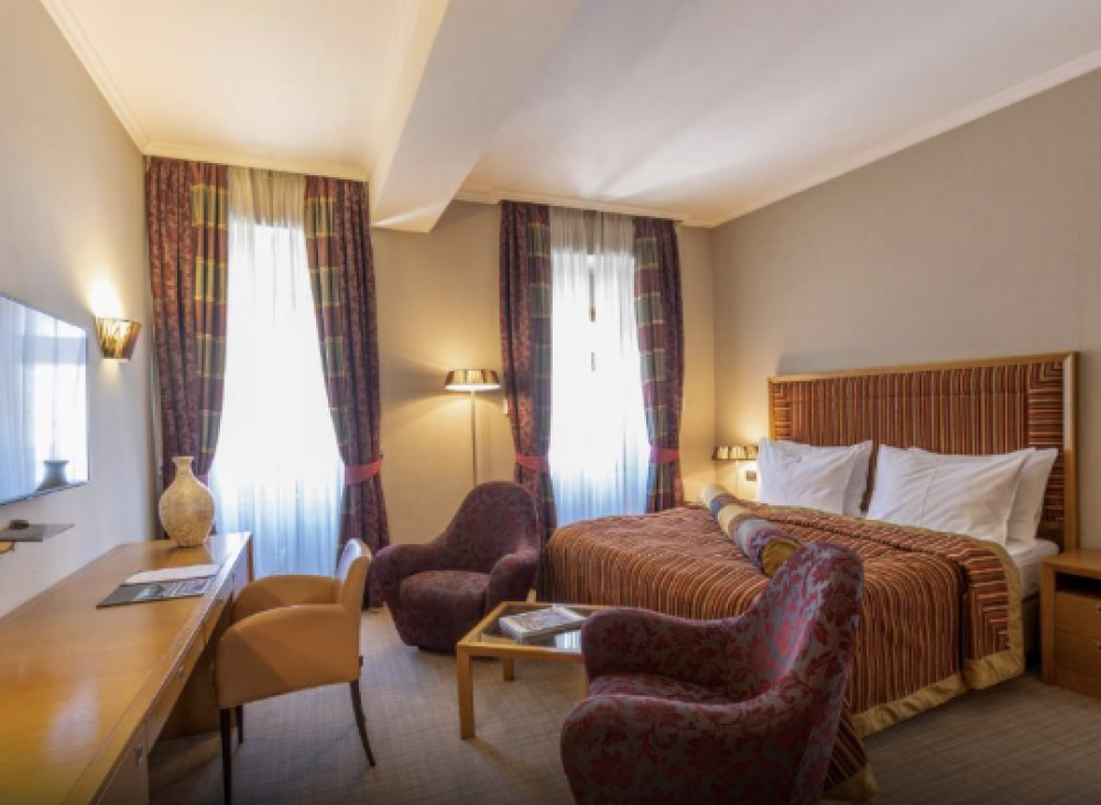 Junior Apartment, Vardar 4*