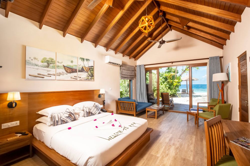Deluxe 2-Bedroom Beach Suite, Reethi Faru Resort 4*