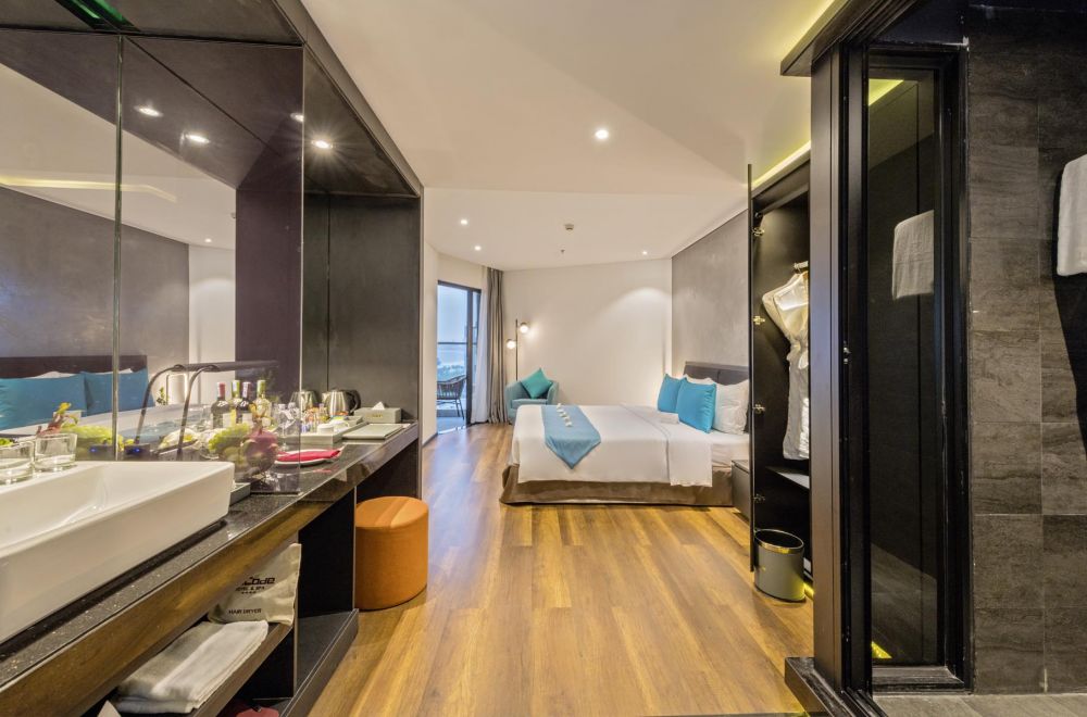 Deluxe City/Ocean View, The Code Hotel & Spa Da Nang 4*