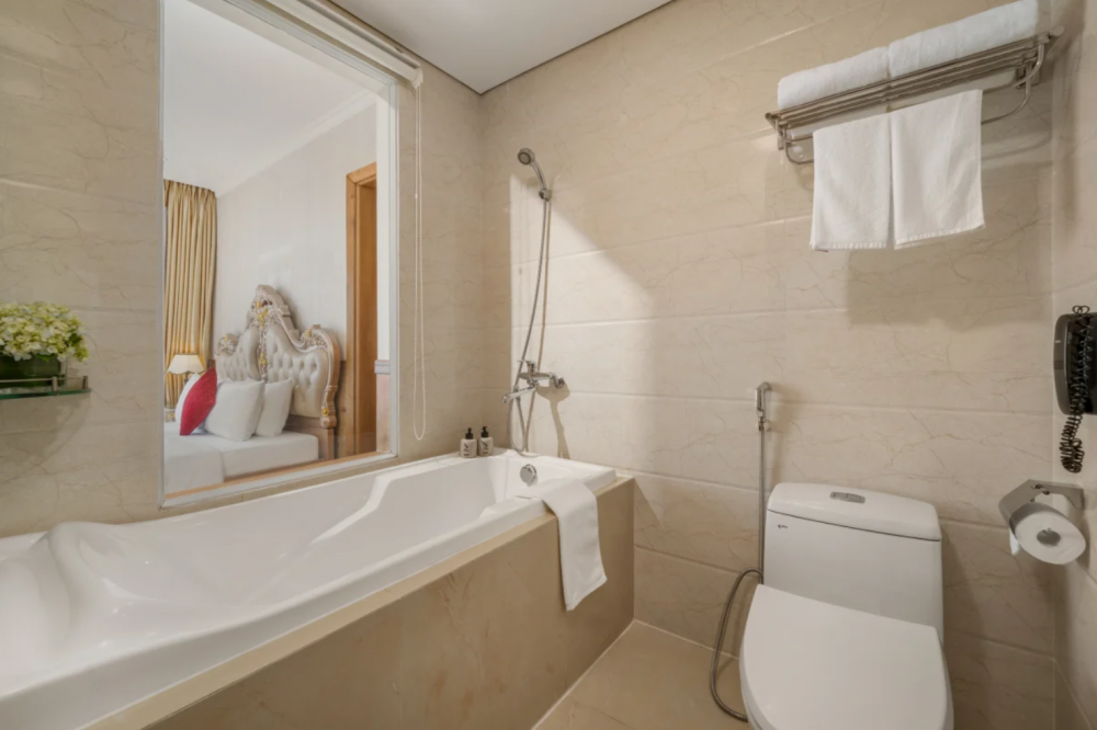 Suite VIP, Serene Beach Hotel Danang 4*