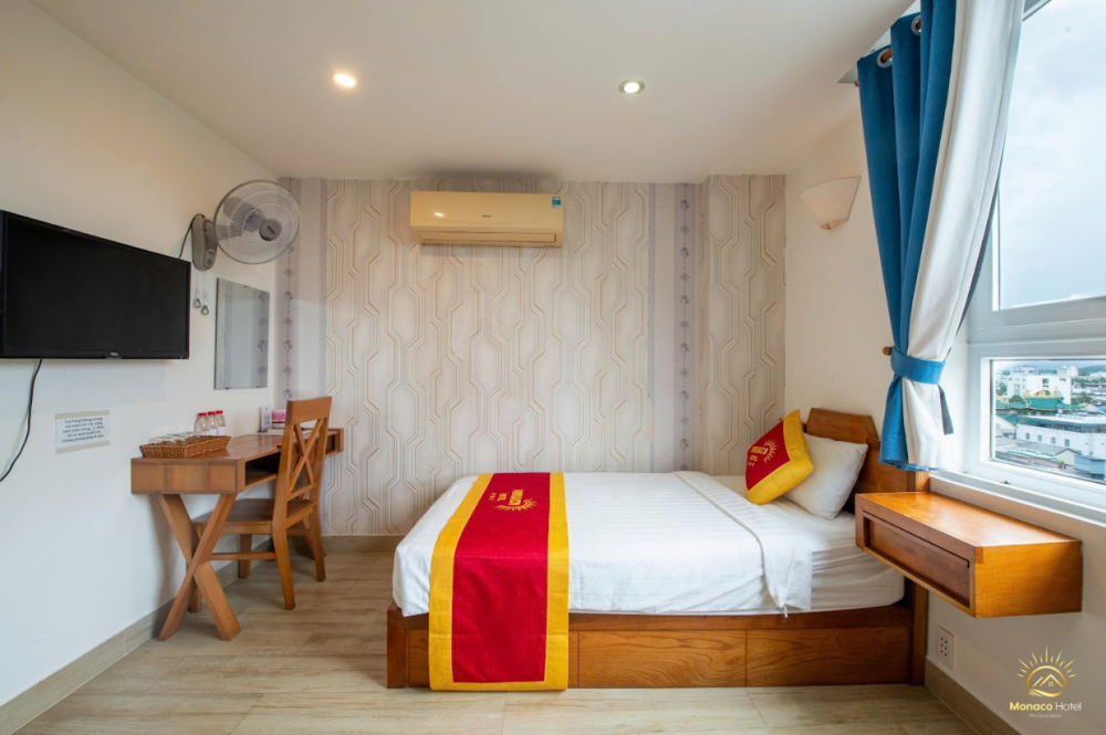 TRPL Room, Monaco Hotel 3*