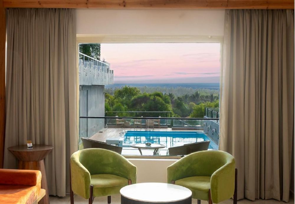 Grand Superior Pool View Room, Grand Continent Morjim 4*