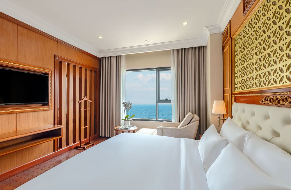 Executive Suite Ocean Front, DLG Hotel Danang 5*