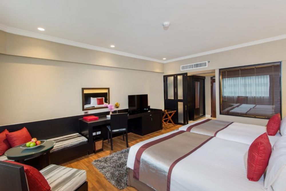 Executive Deluxe Riverview Room, Ramada Plaza By Wyndham Bangkok Menam Riverside 5*