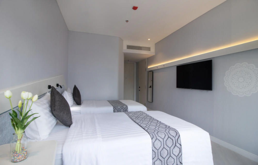 Deluxe, Queensland Hotel Bangkok 4*