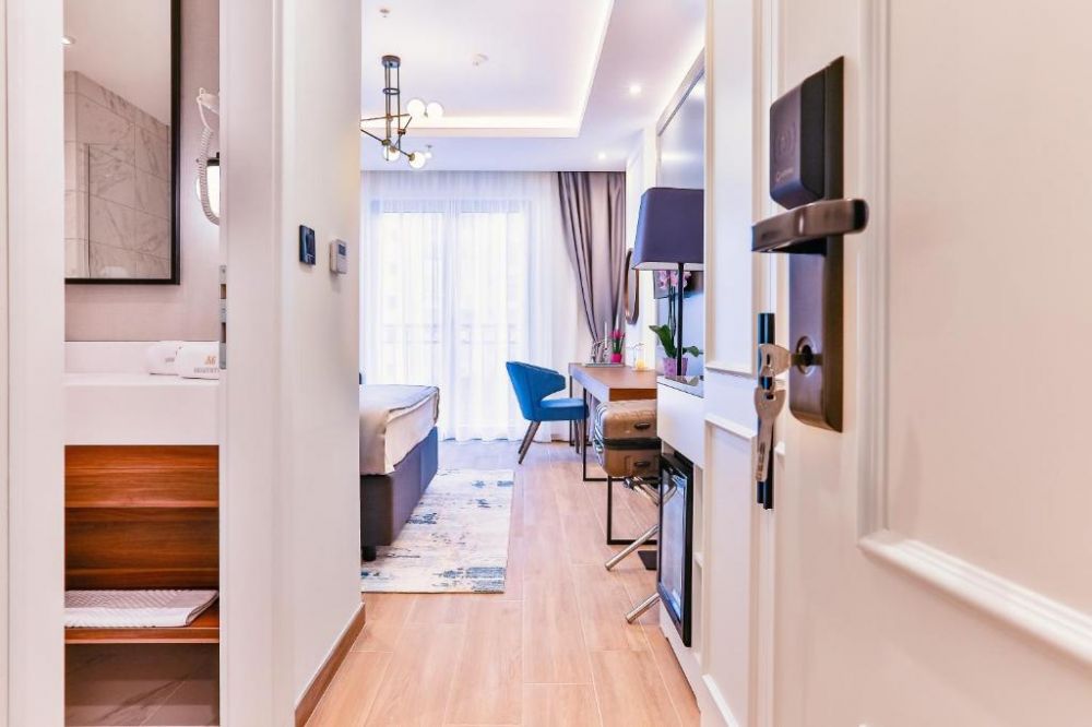 Superior DBL Room with pool view, Momentum 4*