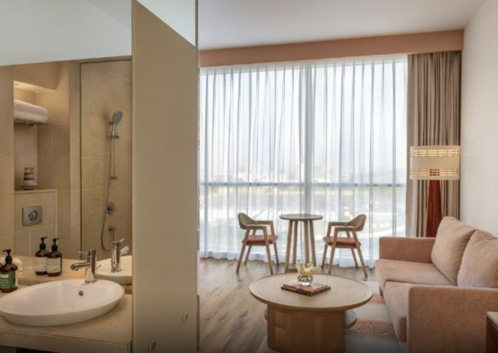 1 Queen Family Suite Plaza View, Yas Plaza Circuit (ex. Centro Yas Island Rotana) 3*