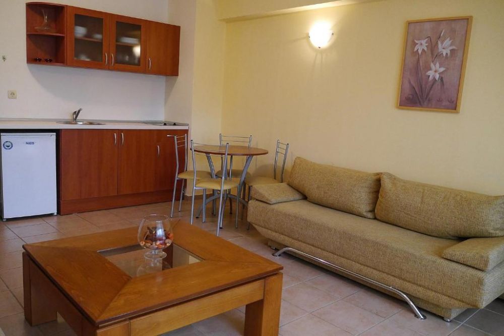One Bedroom Apartment, Summer Dreams 