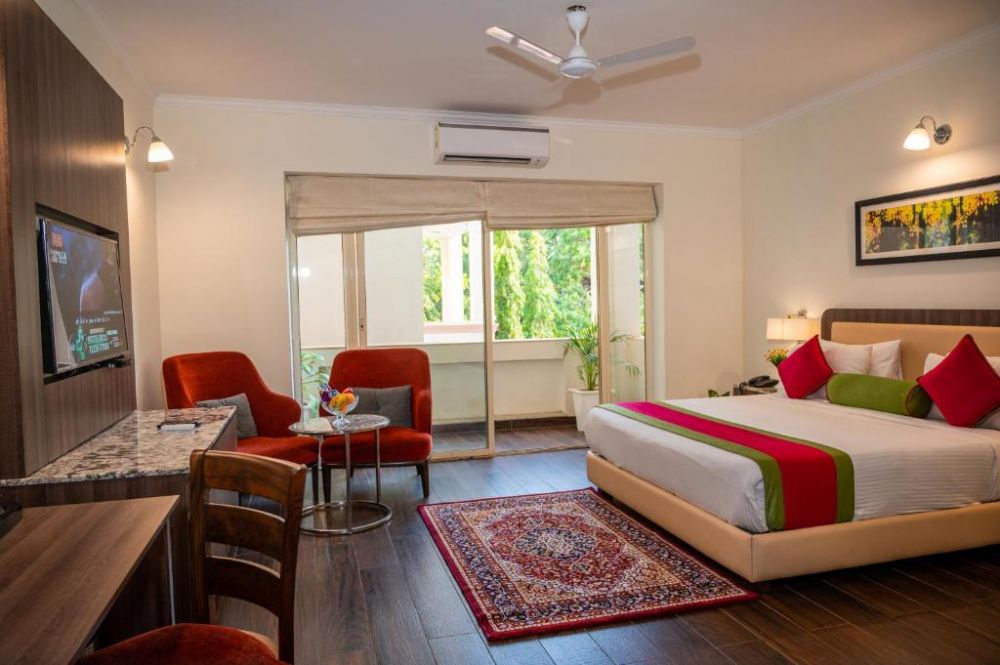 Deluxe AC, Meraden La Oasis 4*
