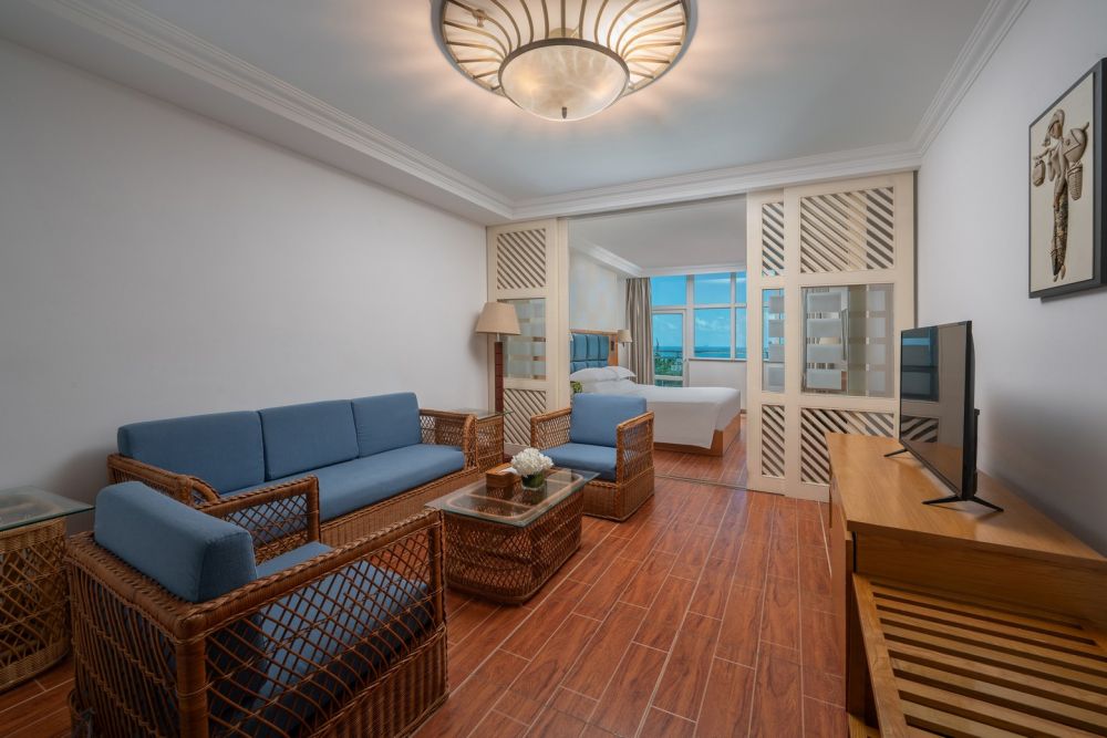 Superior Suite, Sanya Huayuan Hot Spring Seaview 4*