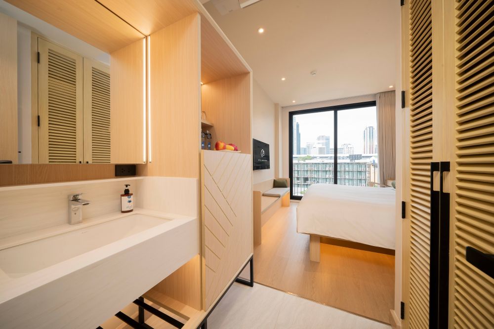 City view with Balcony, Hotel Bangkokian 2*