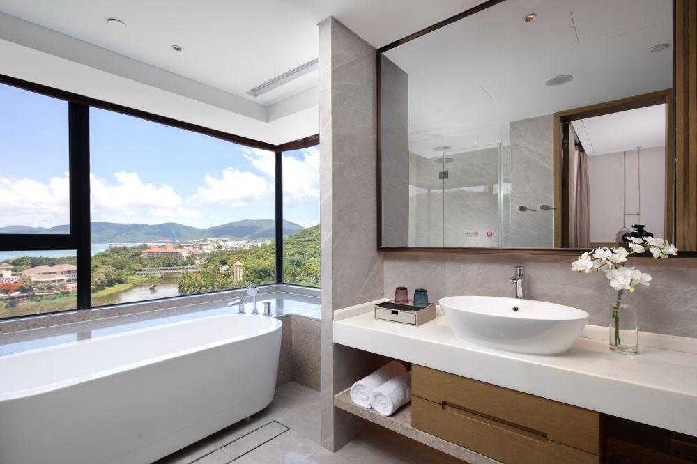 1 King 2 Twin 2 Bdrm STE Ocean View, Holiday Inn & Suites Sanya Yalongbay 5*