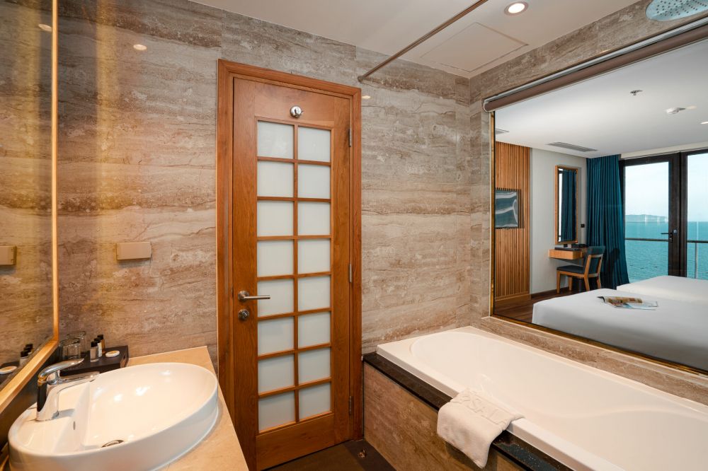Deluxe Twin Balcony Sea View, Sala Danang Beach Hotel 4*