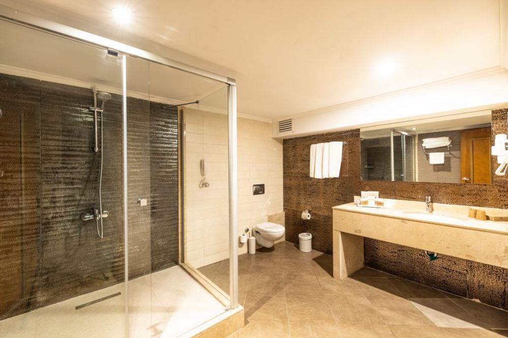 Pool Family Room, Crystal Prestige Elite Pearl Collection (ex. Crystal Prestige Elite) 5*