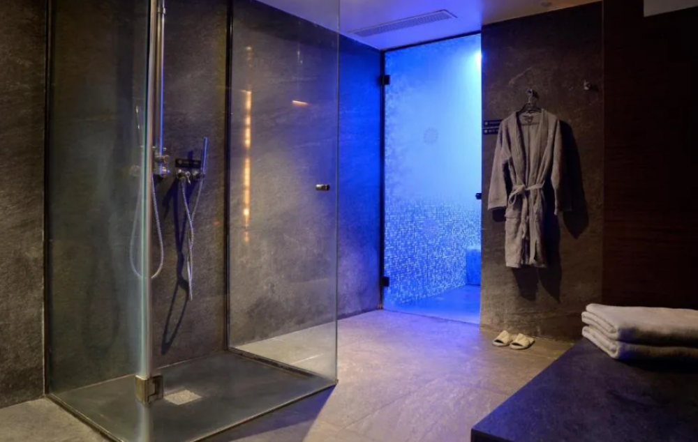 Ajax Hotel 4*