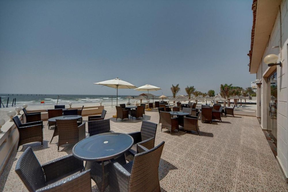 Ajman Beach Hotel 3*