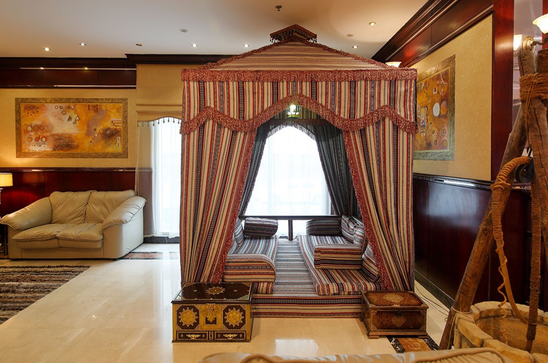 Al Bustan Tower Hotel Suites 3*