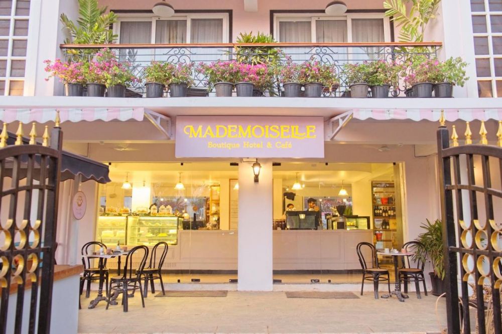 Mademoiselle Boutique Hotel & Cafe 4*