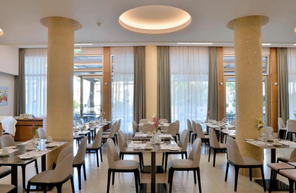 Ajax Hotel 4*