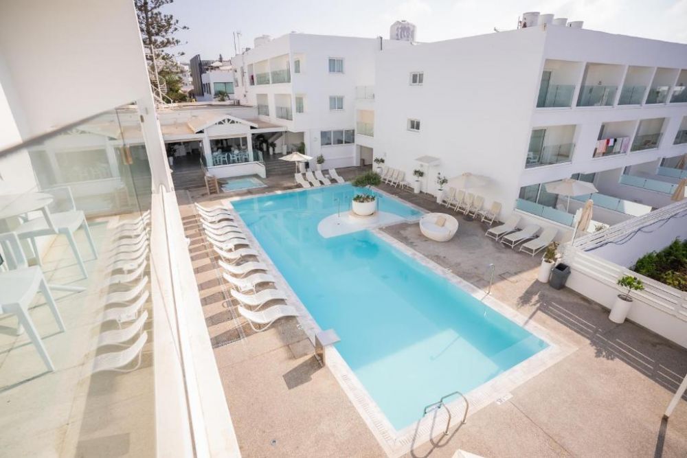 Liquid Hotel 