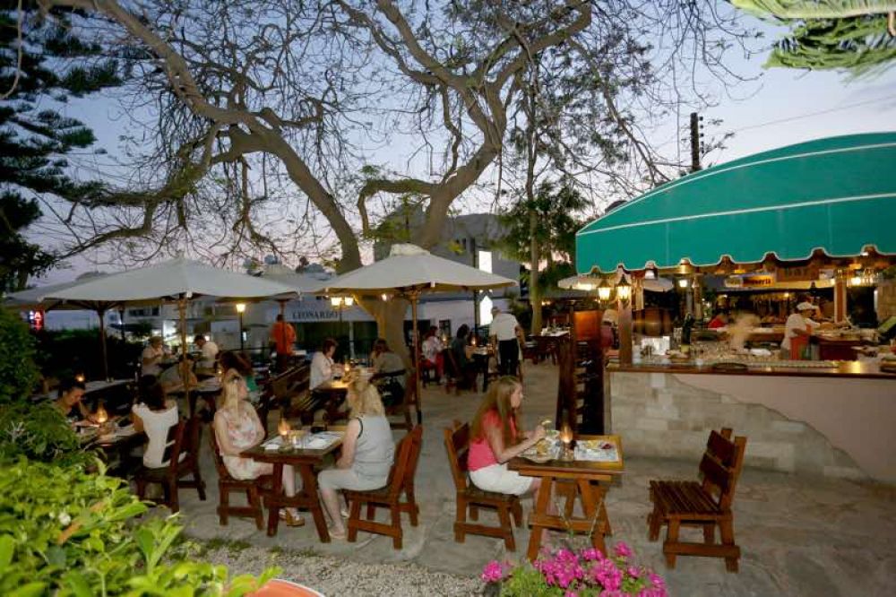 Dionysos Central Hotel 3*
