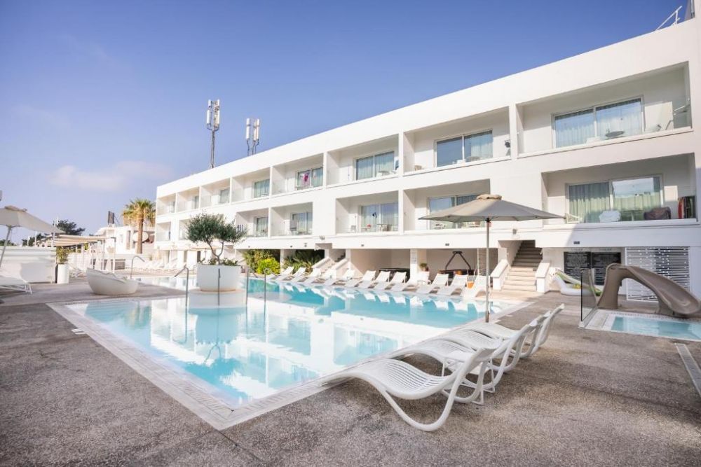 Liquid Hotel 
