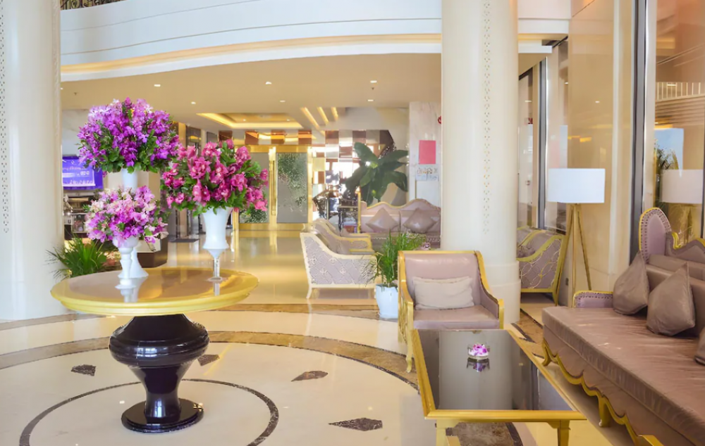 Holiday Beach Hotel Danang 4*