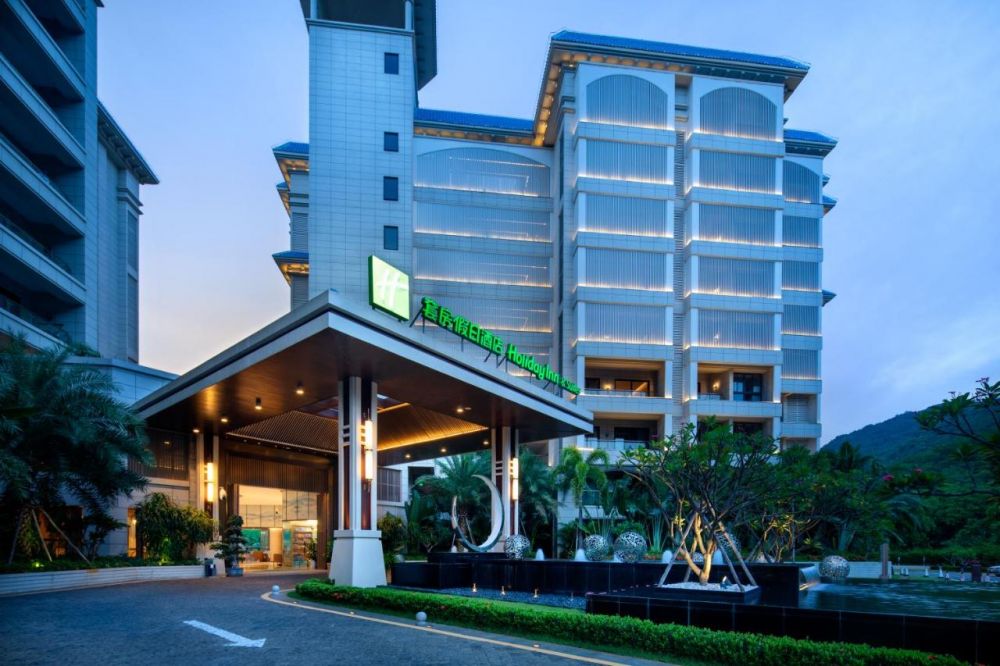 Holiday Inn & Suites Sanya Yalongbay 5*