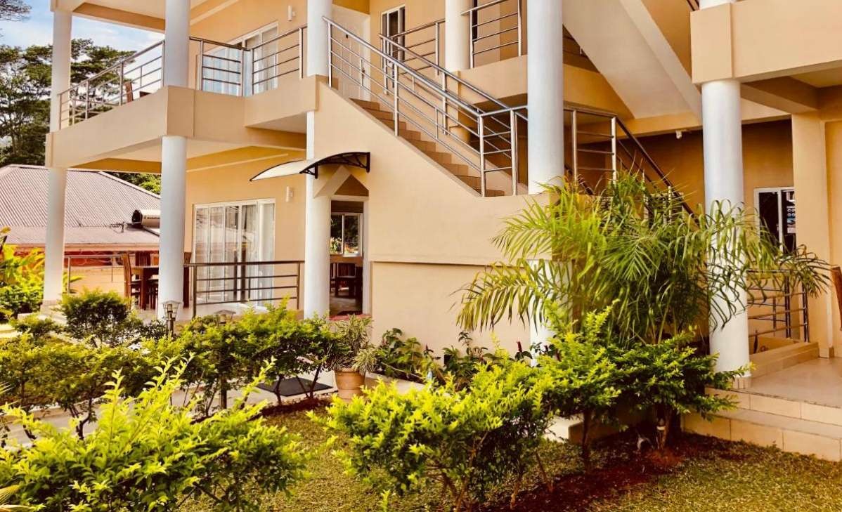 Tropical Hideaway Self Catering Apartments 3*