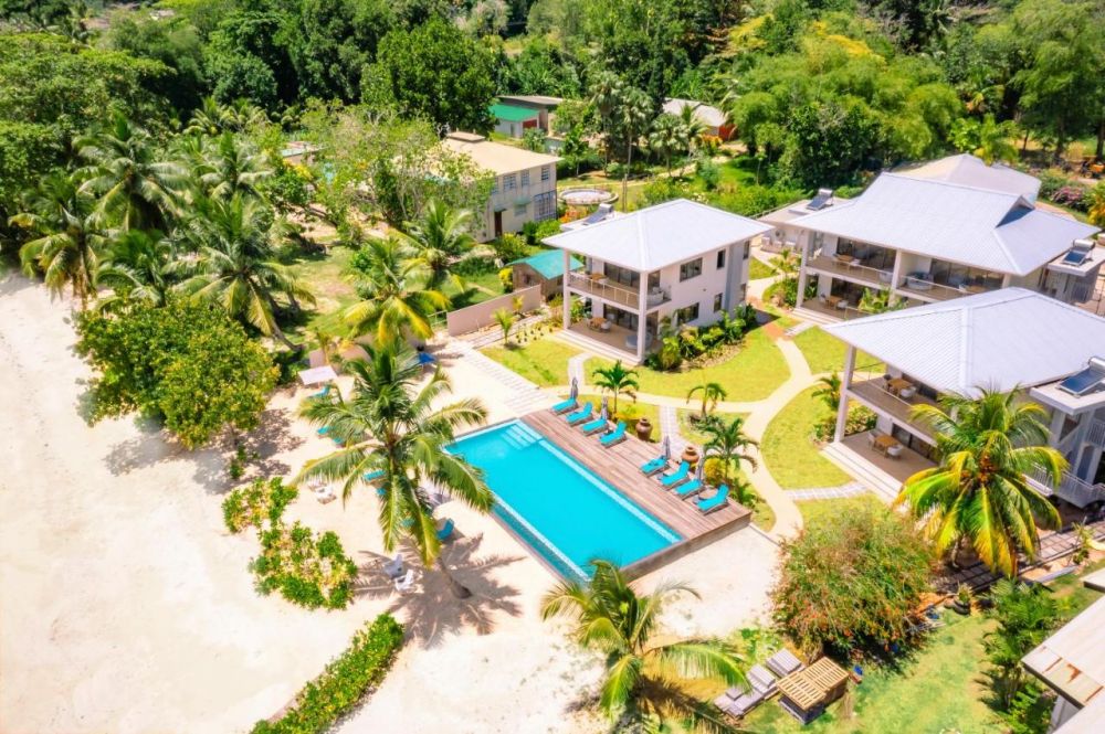 Pineapple Beach Villas (10+ only) 