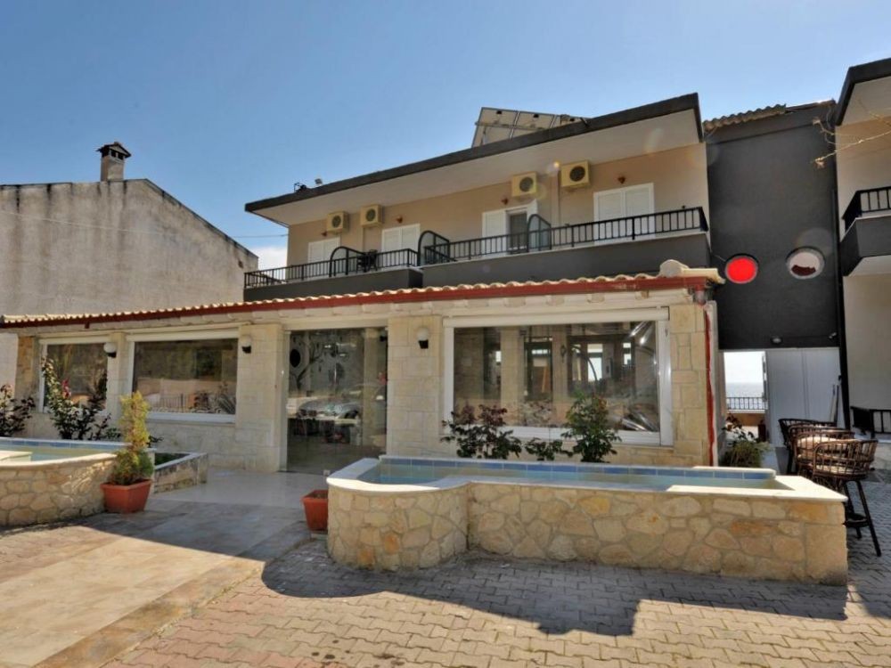 Coralli Holidays Rooms and Apartments 3*